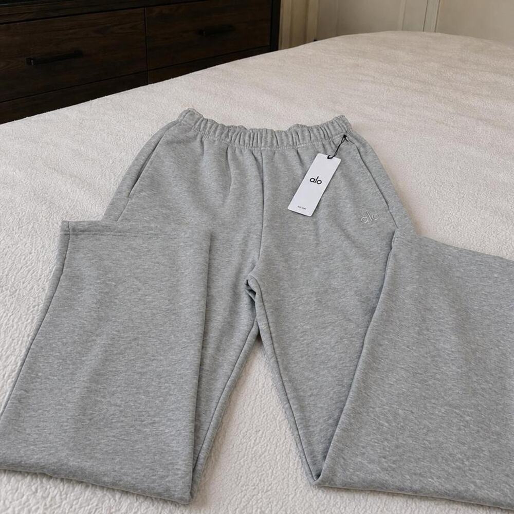 Alo Accolade Straight Leg Sweatpants – Grey